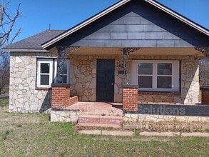 Building Photo - 1701 NE 34th St