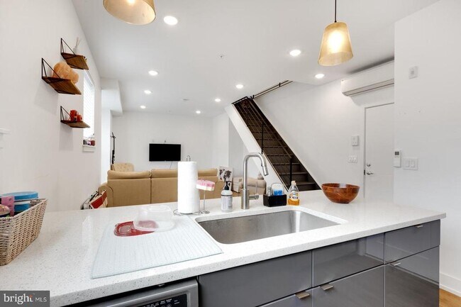 Building Photo - 1341 N Marston St