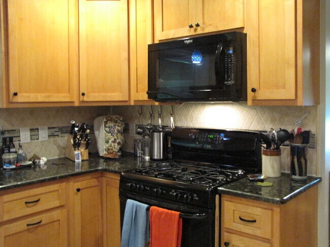 Building Photo - 2907 Elgin St