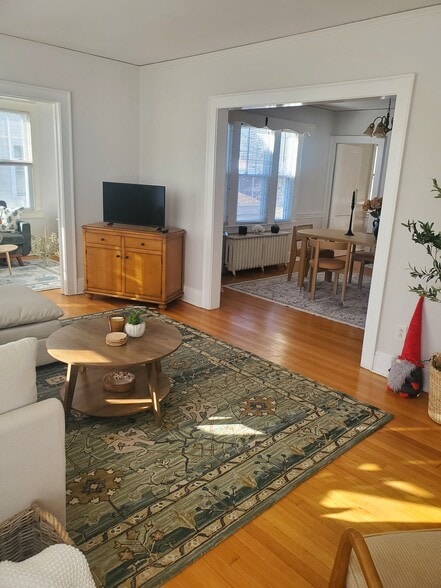 Living room leading into dining room - 1416 Boulevard