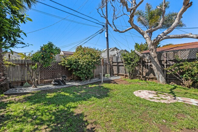 Building Photo - Single Family Home with AC and fenced fron...