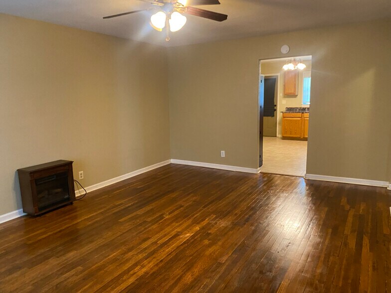 Building Photo - 725 S 7th St