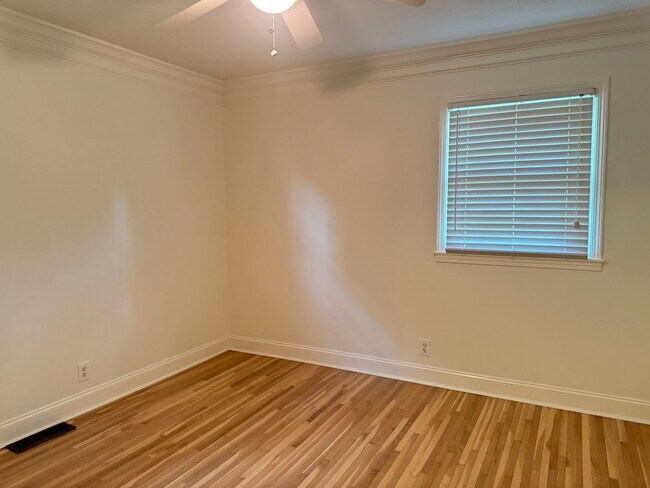 Building Photo - Beautiful 3 Bed 3 Bath Home nestled in St. B!