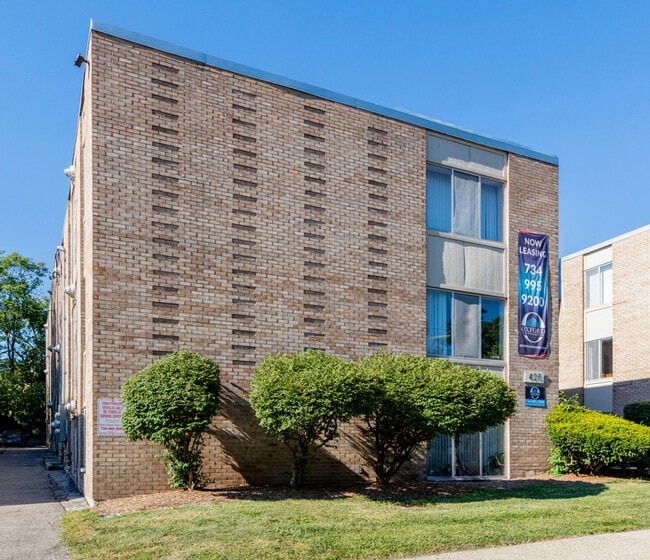 Primary Photo - 425 Hill-425-304