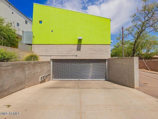 Building Photo - 1111 W University Dr