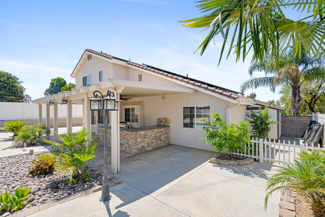 Building Photo - 422 Tartan Way