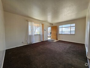 Building Photo - 3923-3943 W 89th Way