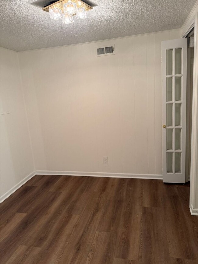 Building Photo - Beautiful 2 Bed 2 Bath Clarendon End-Unit ...