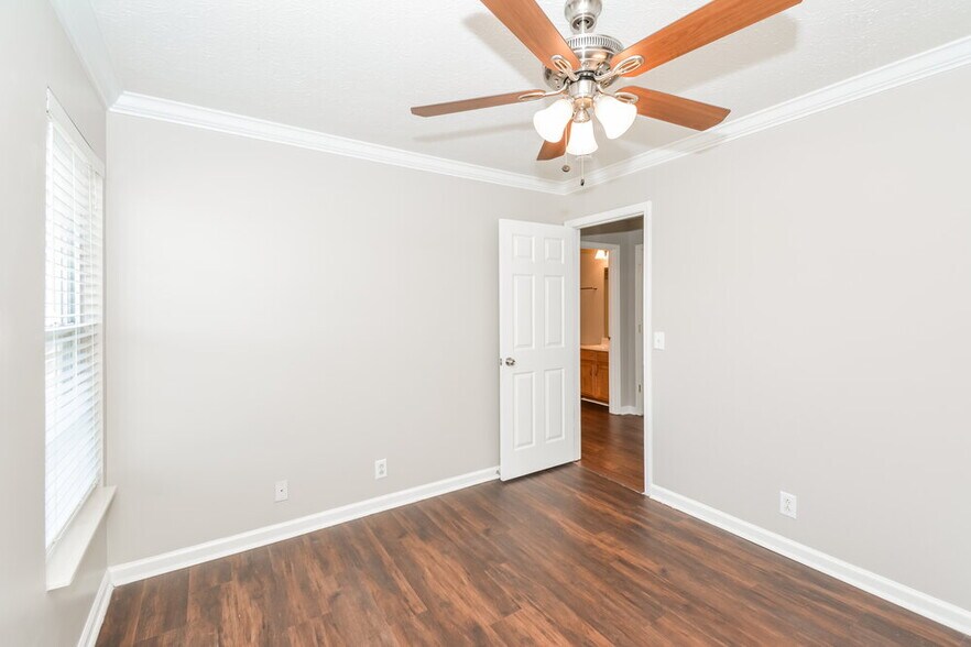 Building Photo - 3514 Longhaven Crossing
