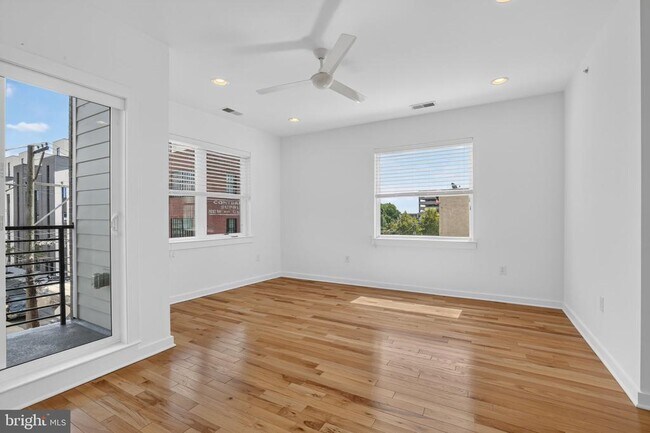 Building Photo - 950 Shackamaxon St