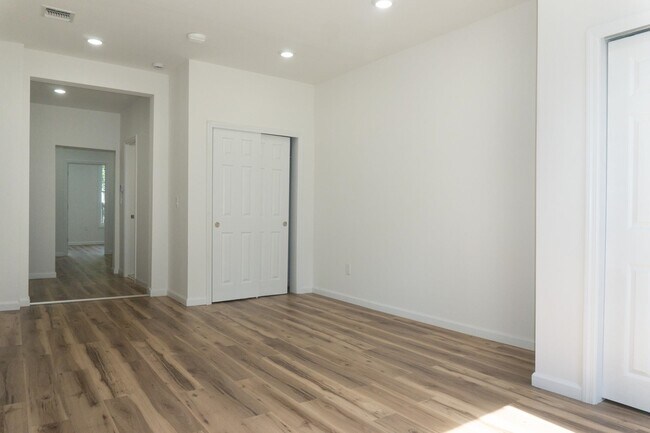 Building Photo - 576 Newark Ave