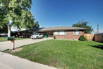 Building Photo - Lakewood! Walk to Belmar Town Center 3 bed...