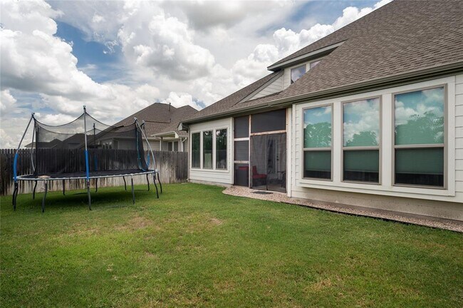 Building Photo - 136 Ravello St