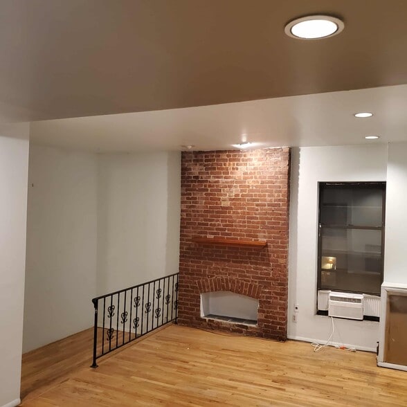 Building Photo - 337 Washington St