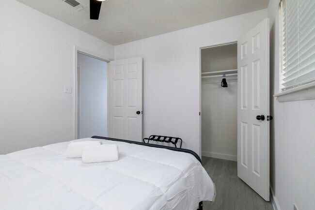 Building Photo - 1704 Kynette Dr