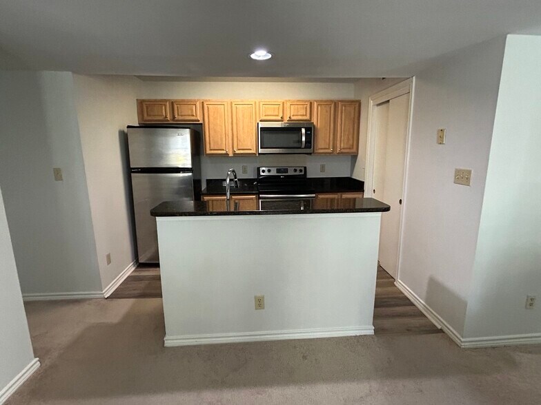 Building Photo - 12154 Penderview Ter
