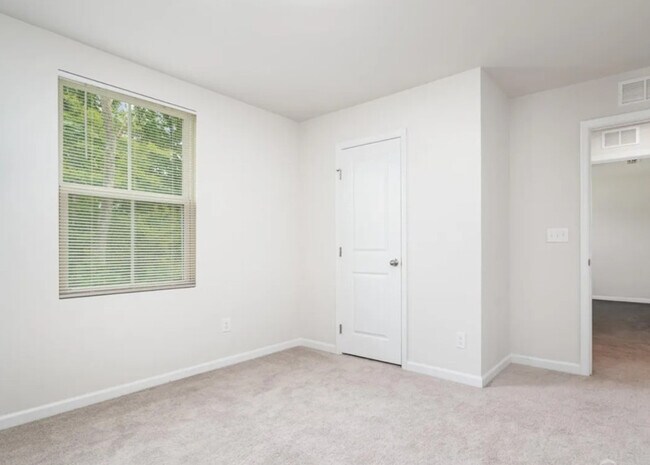 Building Photo - 1925 Pin Hook Rd