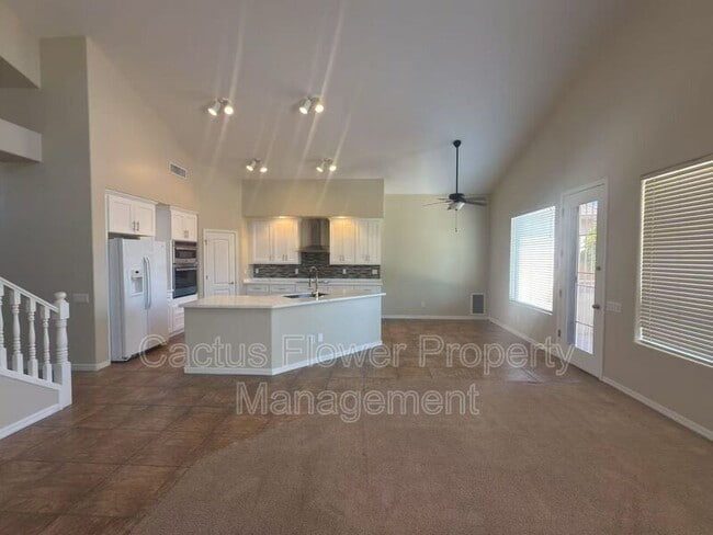 Building Photo - 749 E La Costa Dr