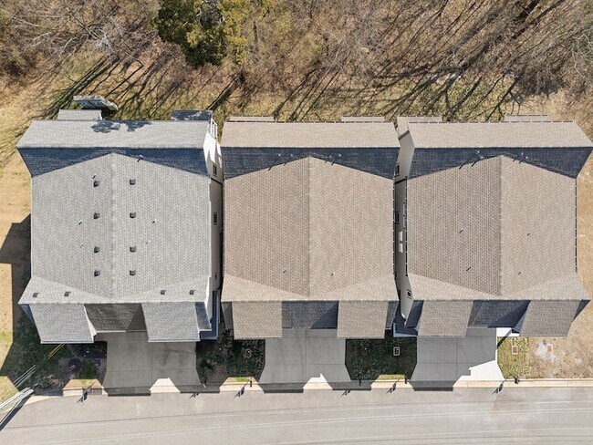 Building Photo - 2111 Chadwell Retreat Dr