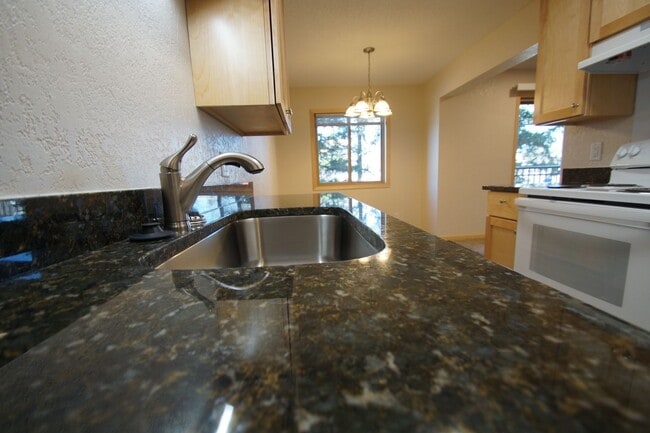 Building Photo - Modern Elegance Meets Comfort – Beautifully Renovated Two-Bedroom