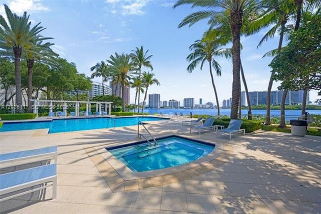 Building Photo - 3255 NE 184th St