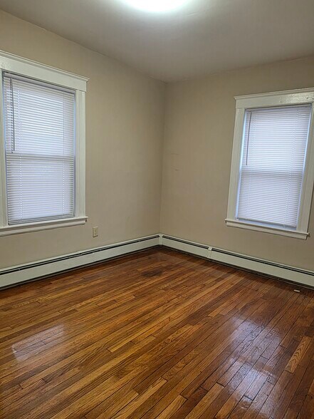 Building Photo - 14 Vera St