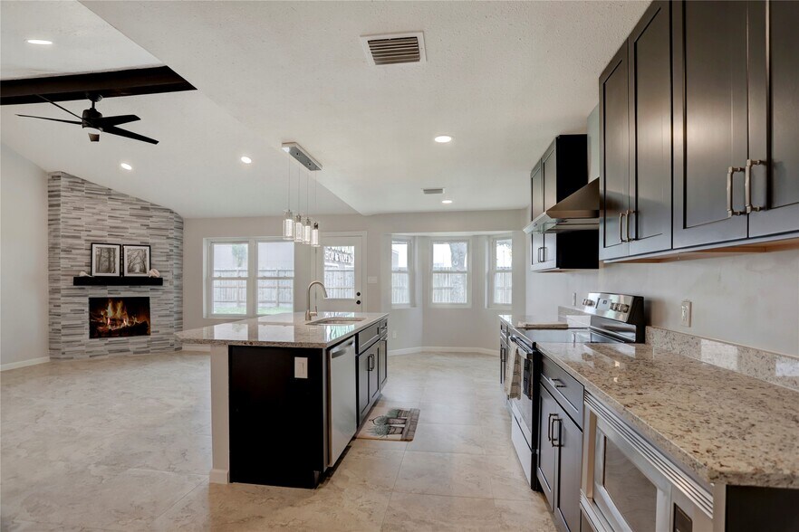 Building Photo - 327 Gentilly Dr