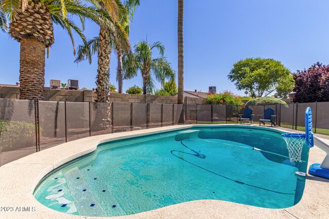 Building Photo - 5202 E Sheena Dr