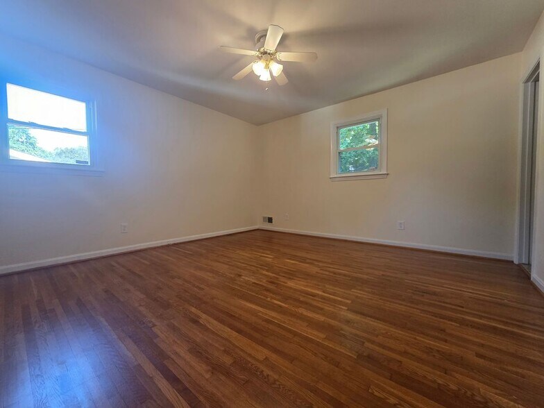 Building Photo - 612 Kenbrook Dr