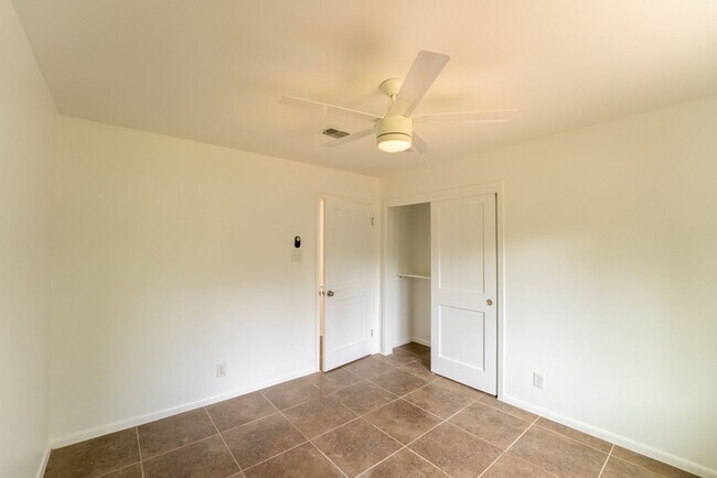 Building Photo - Hidden Gem | 4 bed 3 bath home in highly sought after Windsor Park!!!