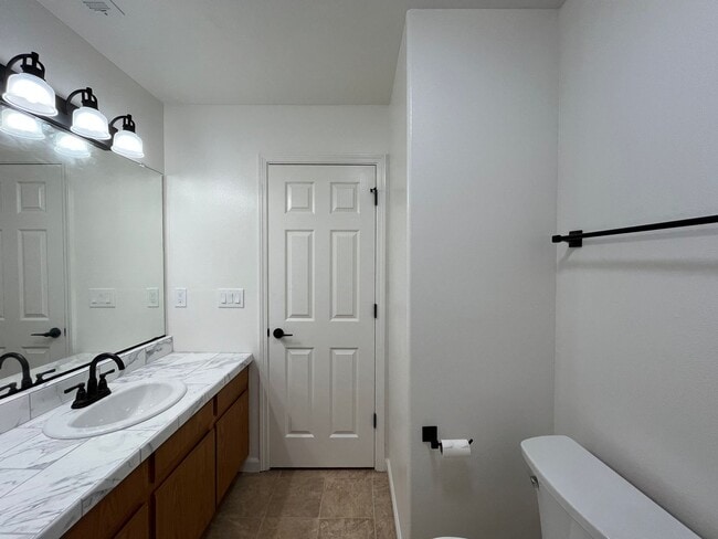 Building Photo - ? Move-In Special! ? $1,000 Off First Mont...