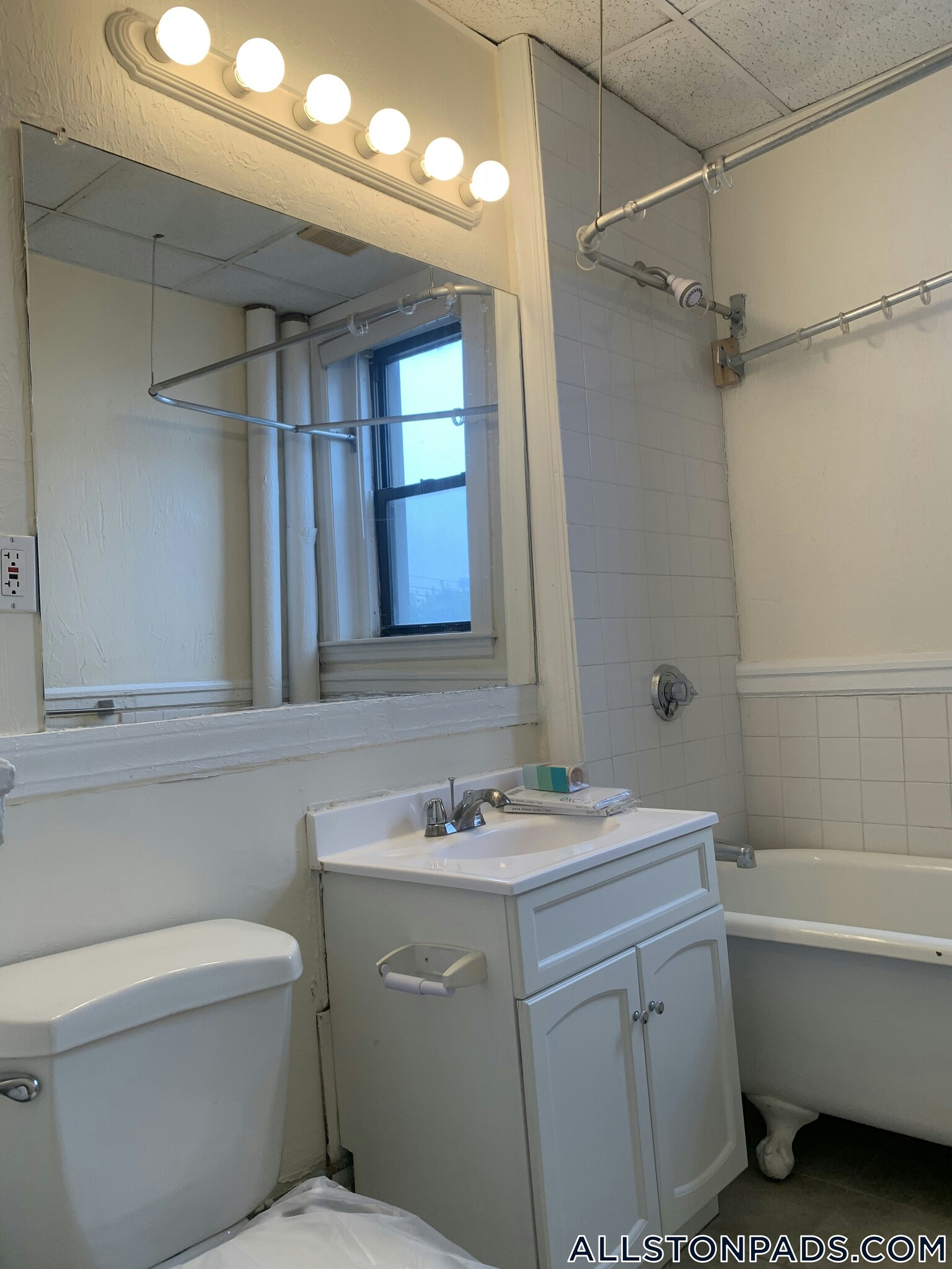 Building Photo - 441 Cambridge St