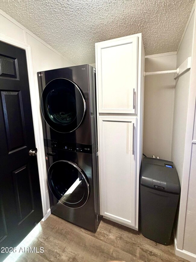 Building Photo - 5333 S Santa Claus Ave