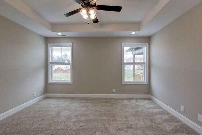 Building Photo - Stunning Like-New Home with Open Floor Pla...