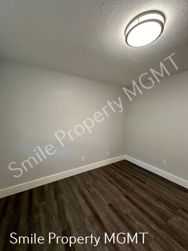 Building Photo - A charming three-bedroom & two-bathroom house.