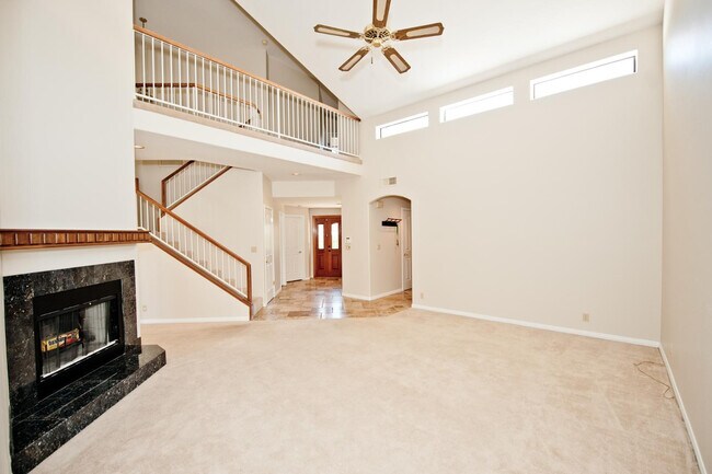 Building Photo - 2322 S Rogers Cir