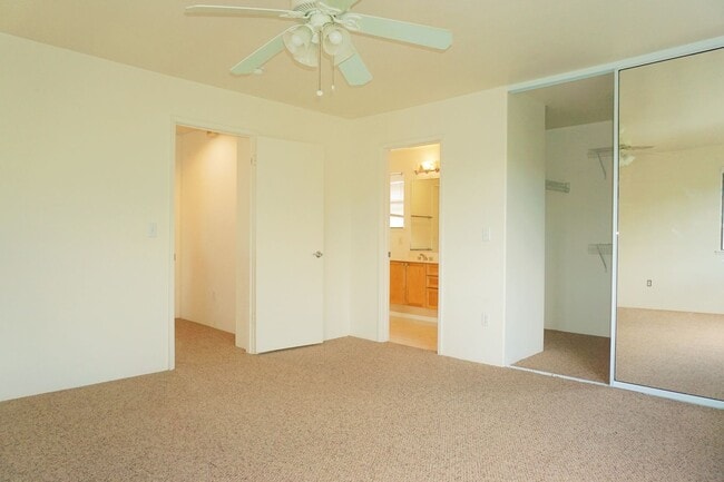 Building Photo - Centrally located Waipahu Single Family Home!