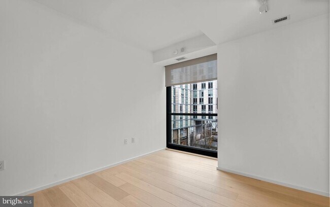 Building Photo - 925 H St NW