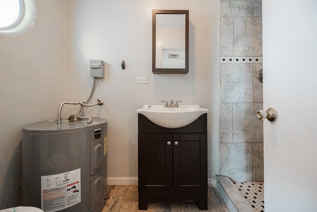 Building Photo - 1505 E Harvard St