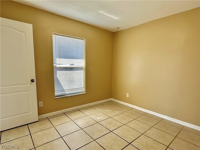 Building Photo - 2015 Xelda Ave N