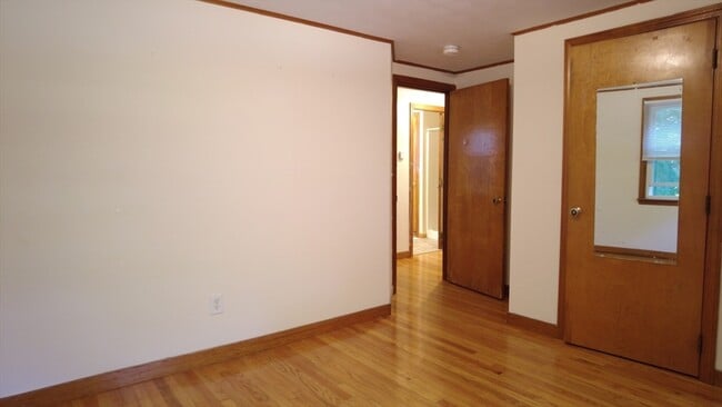 Building Photo - 12 Oak Hill Rd