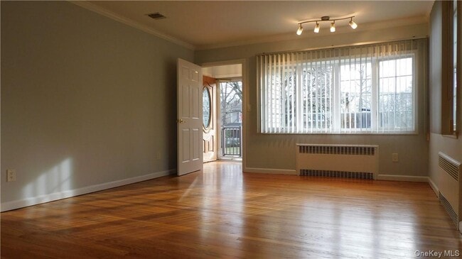 Building Photo - 10 S Nauraushaun Rd