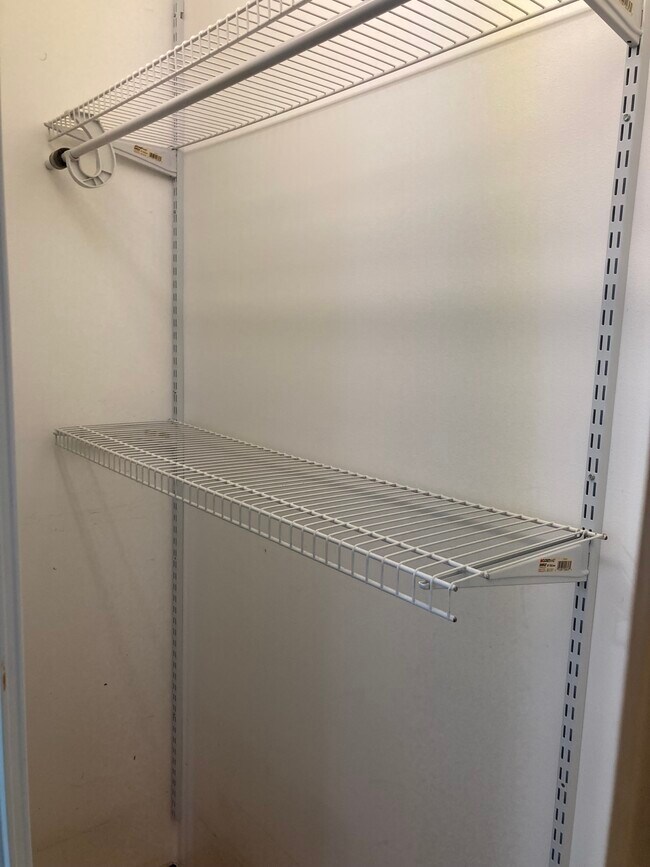 Building Photo - 2401 Bristol Rd