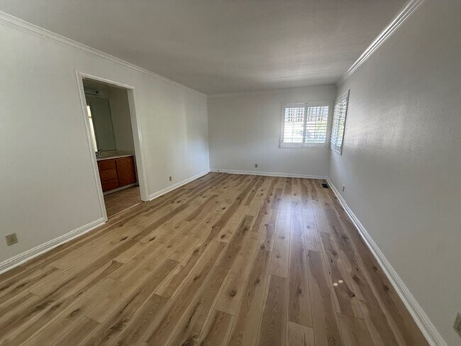 Building Photo - Beautiful Townhome in the Heart of Pleasanton