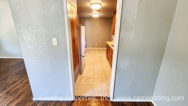 Building Photo - Garden Tract 3-Bedroom House with Hardwood...