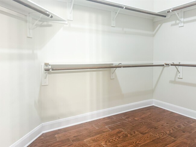 Building Photo - 3015 Gilford Ln