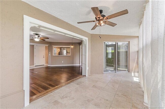 Building Photo - 3218 SE Aster Ln