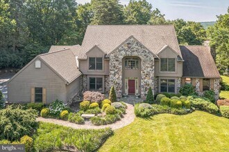 Building Photo - For Rent! Large 5-Bedroom, 3.5-Bath Home with Scenic Views