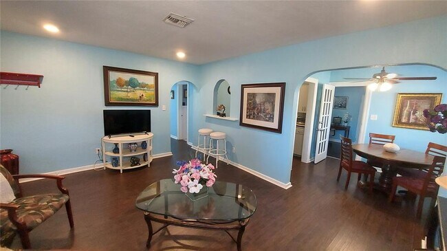 Building Photo - 110 N Crest Ave