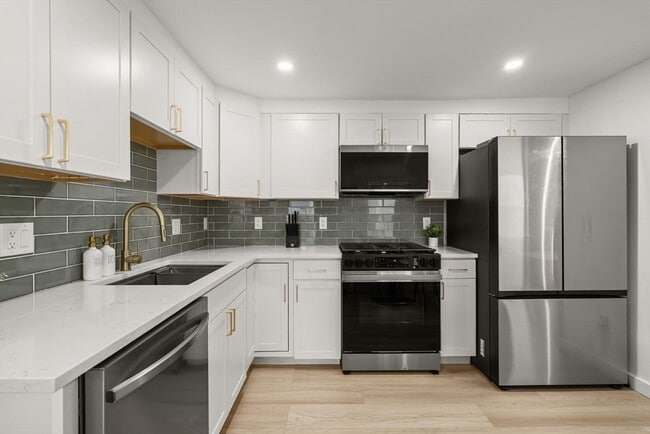 Building Photo - 42 White St